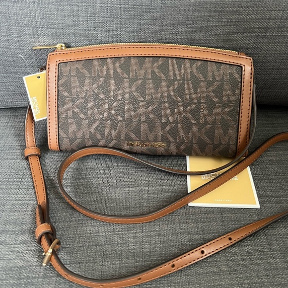 NWT MICHAEL KORS JET SET MEDIUM CURVED TOP ZIP CROSSBODY SHOULDER BAG PURSE - Picture 1 of 8
